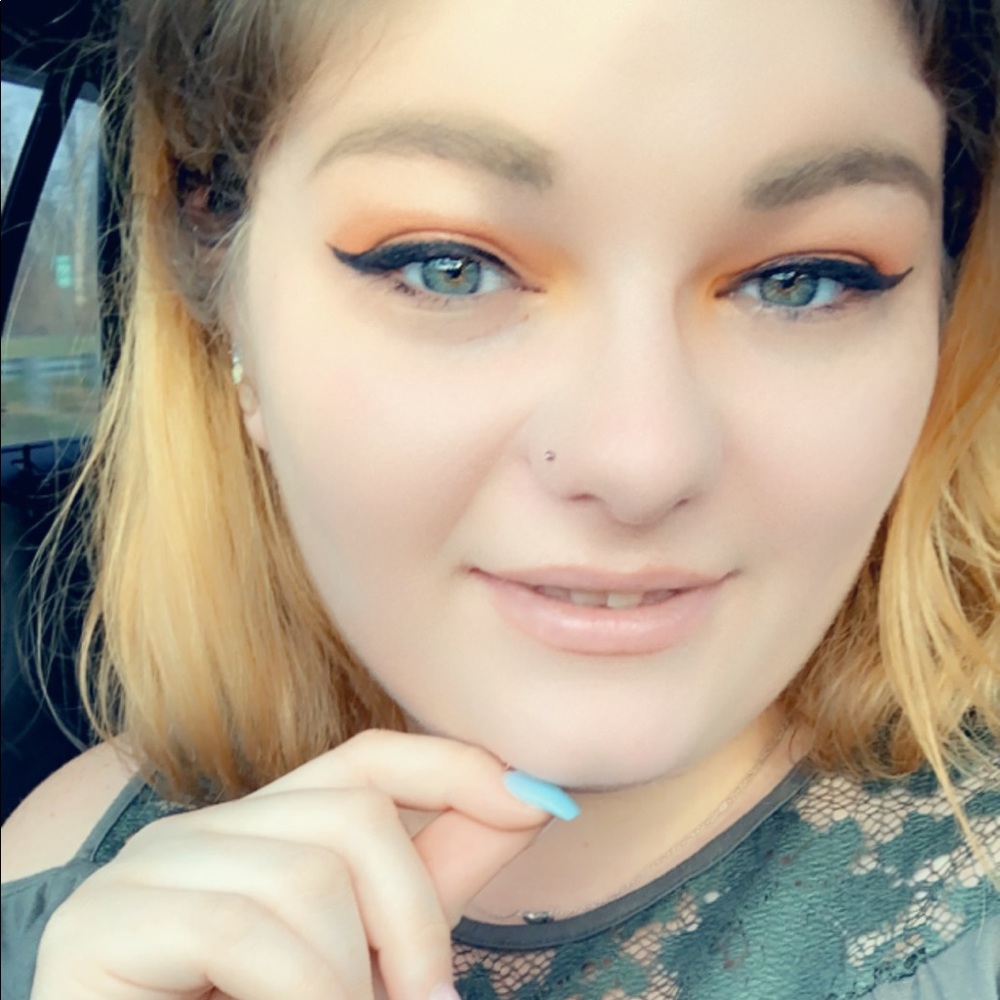 Meet your Posher, Danielle